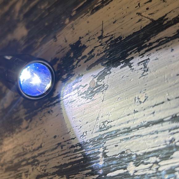 LED Mini Mag Light - Picture 2 of 4